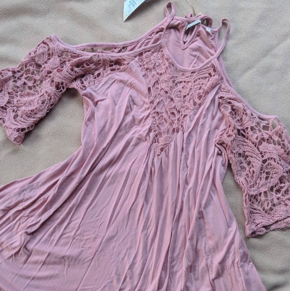 Small rose crochet cold shoulder top/ open back